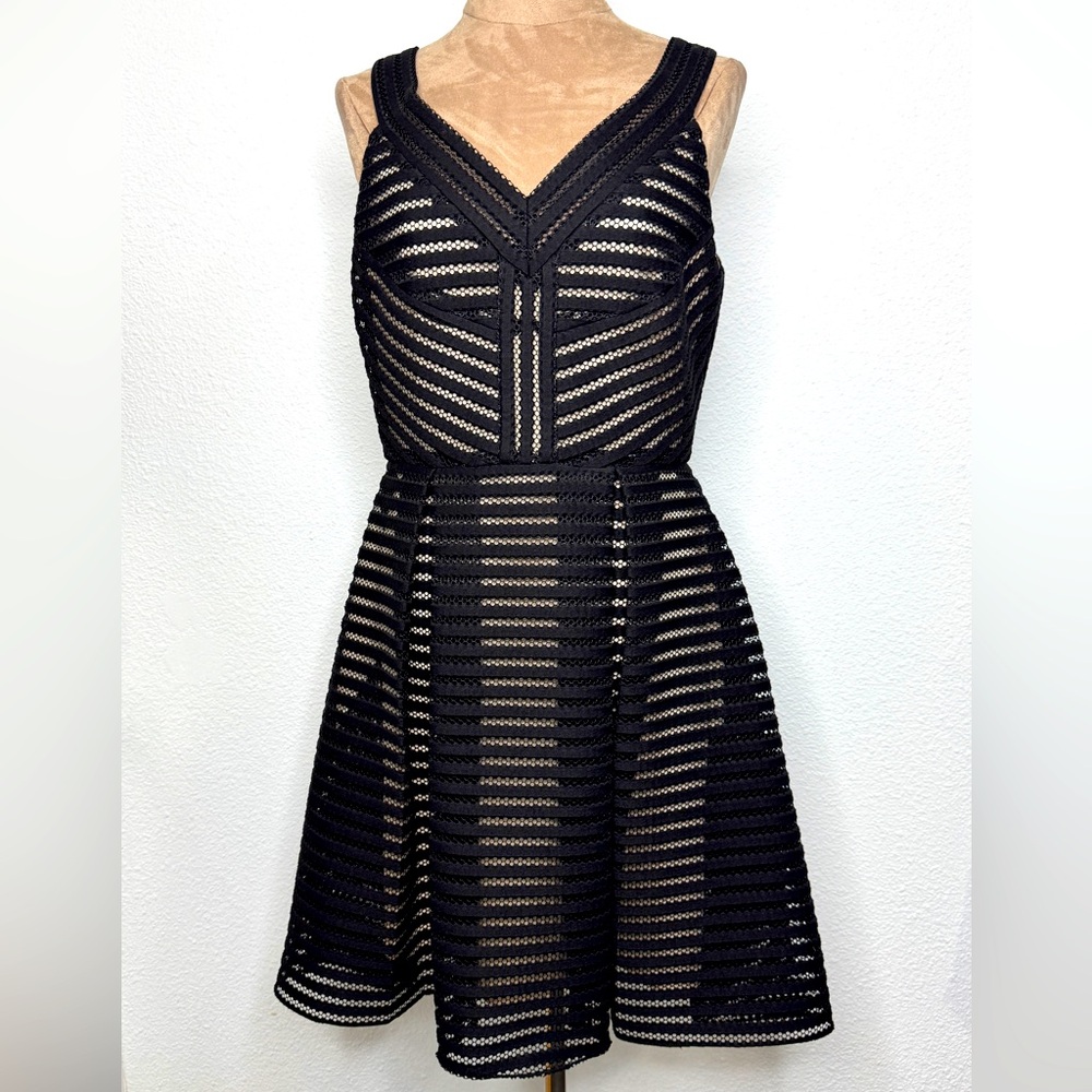 Julia Jordan Elegant Black Dress with Pockets, Size 8